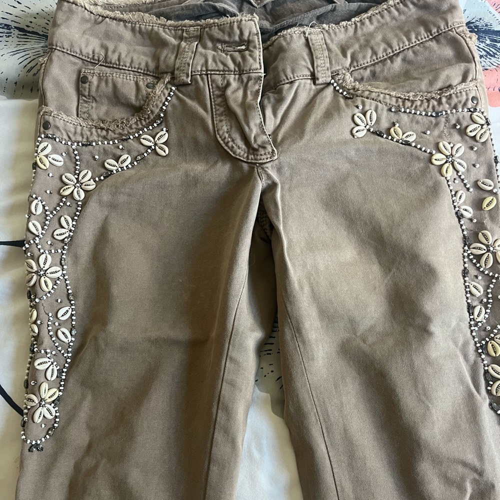 Capri size XS/36 Webster embroidered with real seashells.low waist